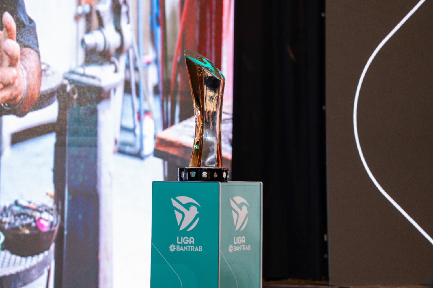 Liga Bantrab presenta la Copa Bienestar, trofeo que coronará al campeón del Clausura 2026
